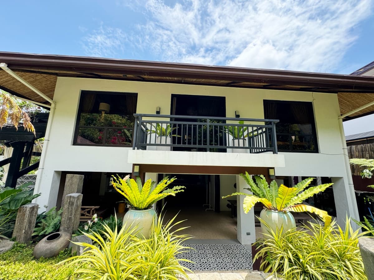 Elegant Modern Industrial Home For Sale  in Tagaytay City - photo 2