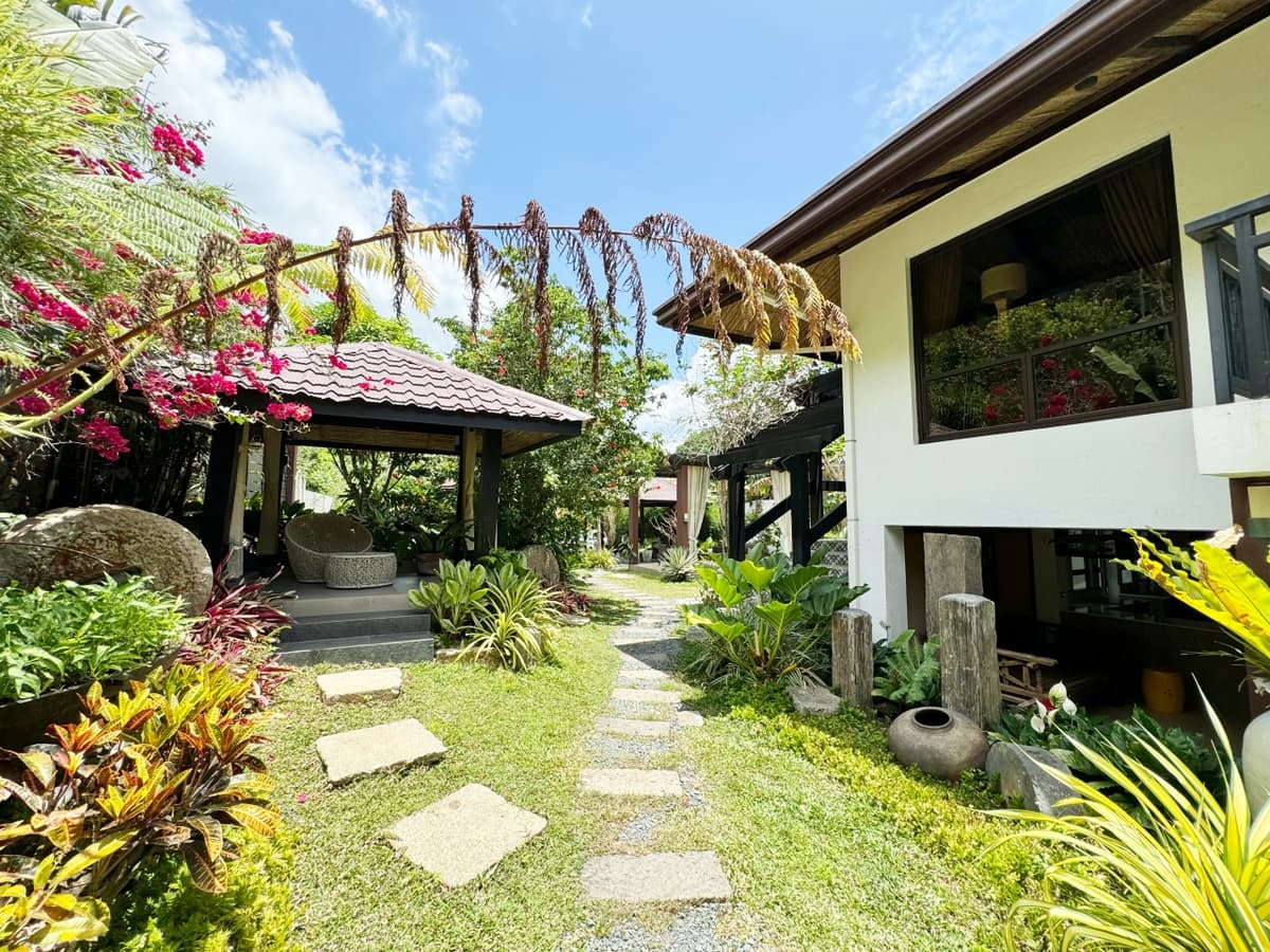 Elegant Modern Industrial Home For Sale  in Tagaytay City - photo 1