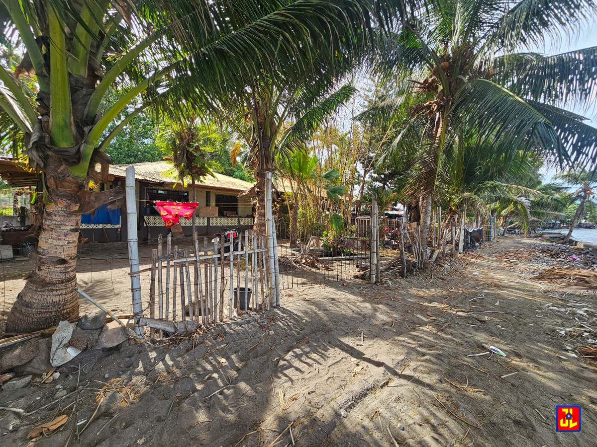 Rush Sale Beach House in San Miguel, Bacong [available] - photo 2