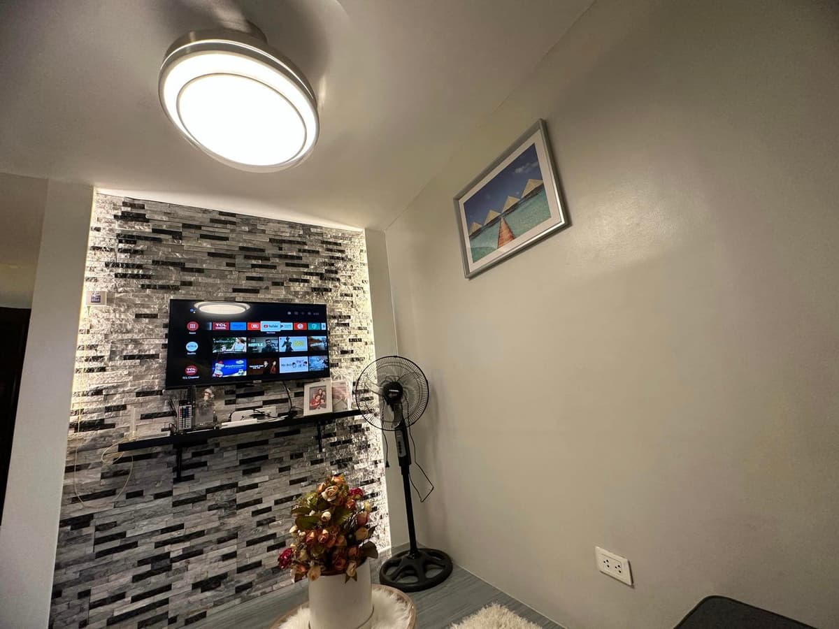 FOR RENT: FURNISHED 2 BEDROOM CONDO UNIT WITH BALCONY - photo 4