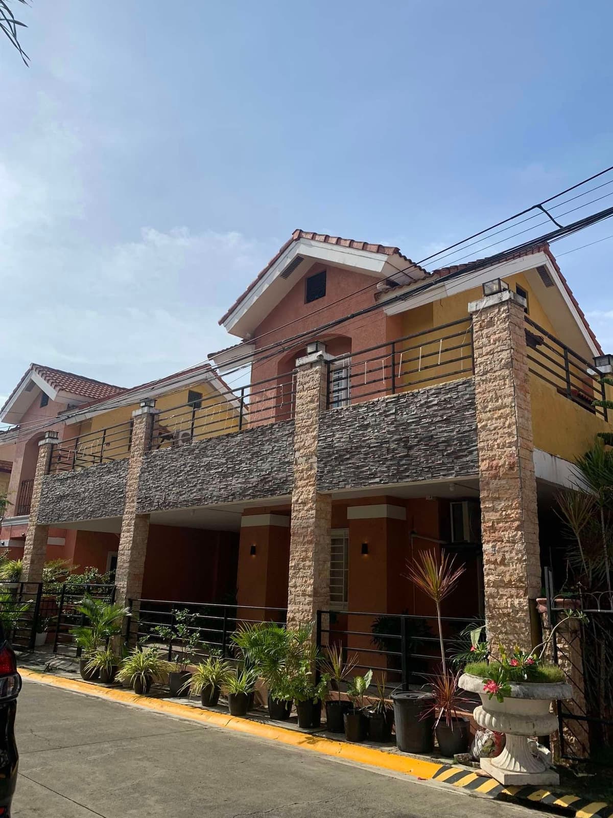 House and Lot 4 Bedrooms for Rush Sale in Lapu-lapu City - photo 1