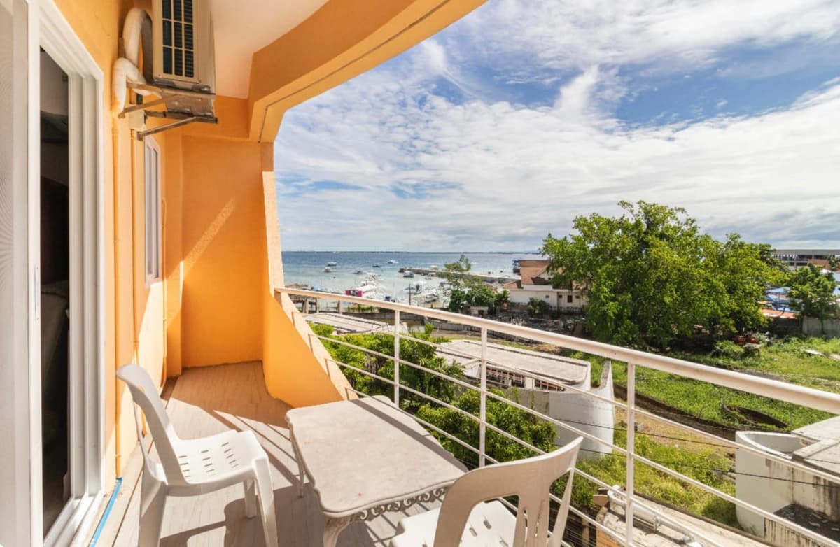 Spacious Studio w/ Balcony for Sale in Maribago, Lapu-lapu City - photo 2