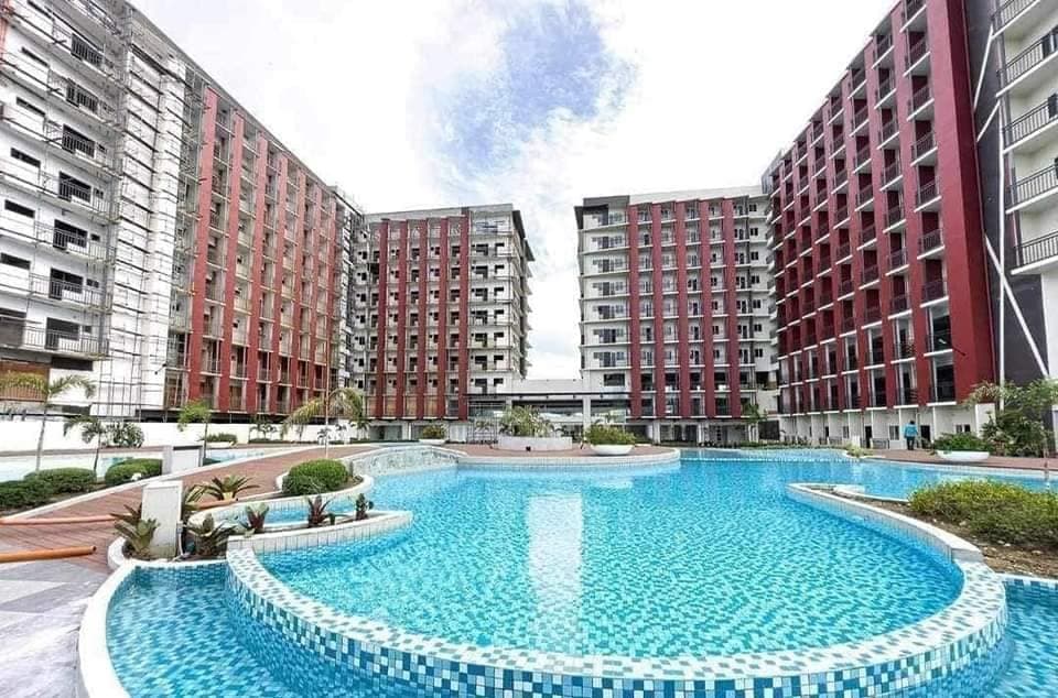 Rush Sale/Assume One BR Condo with Parking at Primeworld District Mactan - photo 3