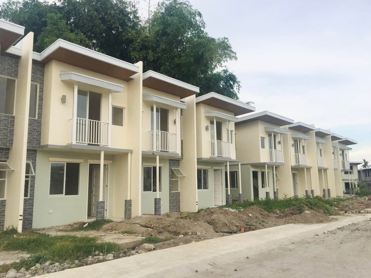 TWO-BEDROOM END UNIT FOR ASSUME AT CASA MIRA HOMES DUMAGUETE - photo 1