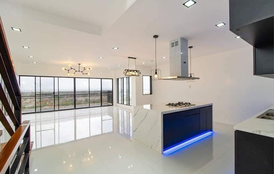 Vista Grande House and Lot - photo 2