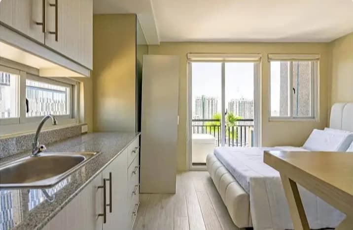 FORSALE BRAND NEW FULLY FURNISHED SEA VIEW CORNER UNIT WITH BALCONY IN CITYSCAPE GRAND TOWER - photo 2