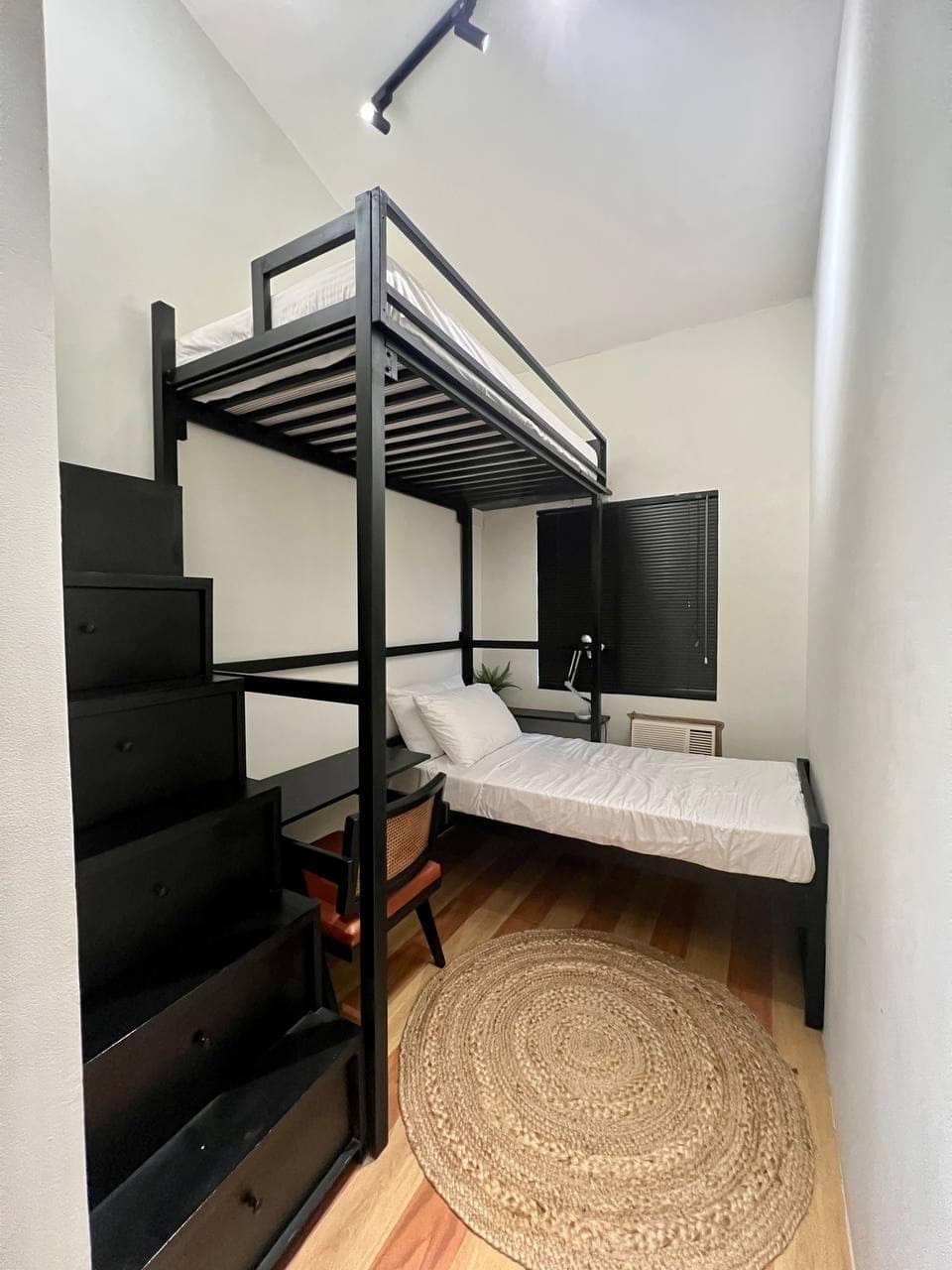 FULLY FURNISHED TOWNHOUSE NEAR BANILAD TOWNCENTER FOR SALE - photo 3