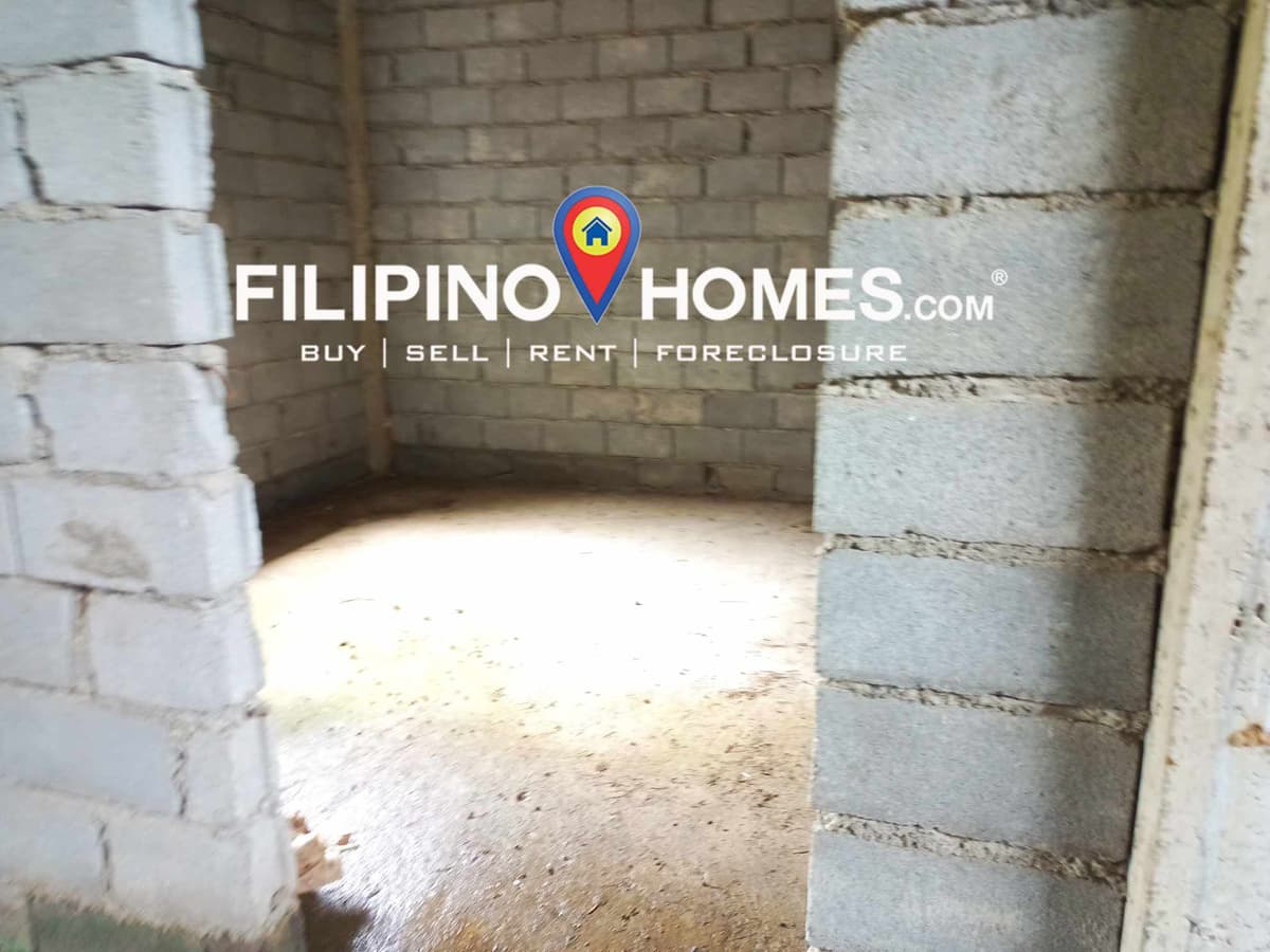 Along the Road Lot with Building for Lease in Pili - photo 5