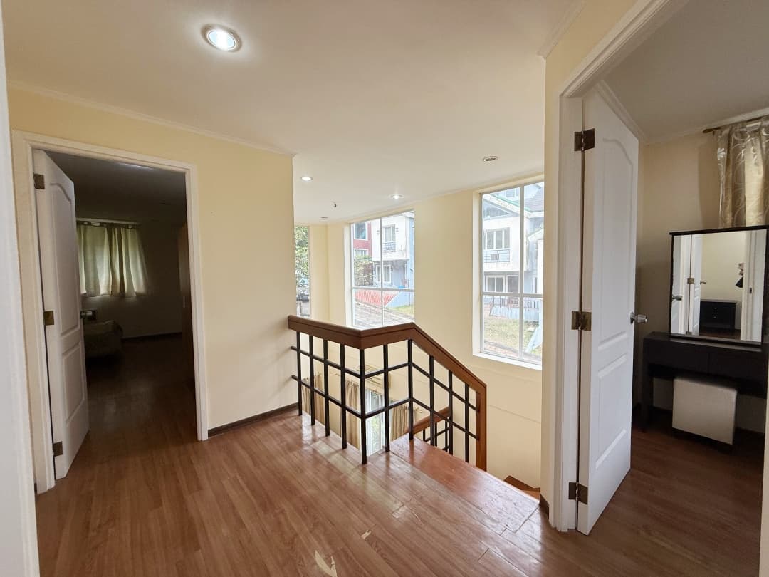 Stunning 3-Bedroom Townhouse for Sale at The Courtyard, Canyonwoods  - photo 5