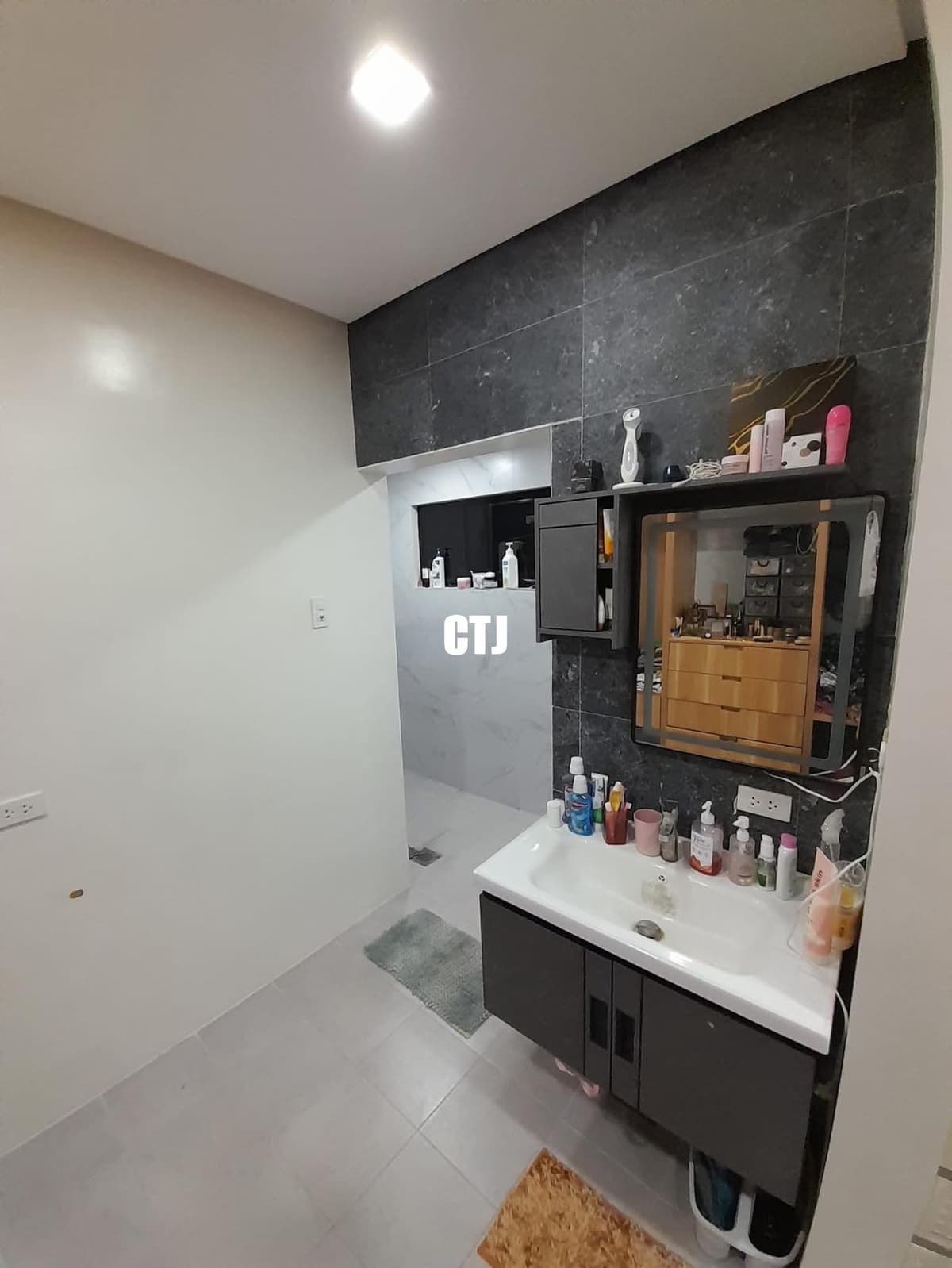 RUSH ASSUME / SALE RARE CORNER HOUSE AND LOT IN TALAMBAN CEBU CITY - photo 5