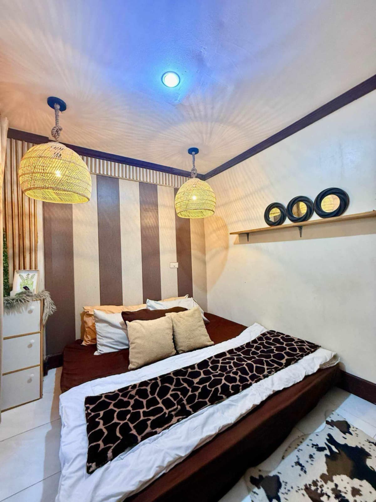 FOR SALE: 2 Bedroom Unit in Mactan Oasis Gardens Condominium - photo 1