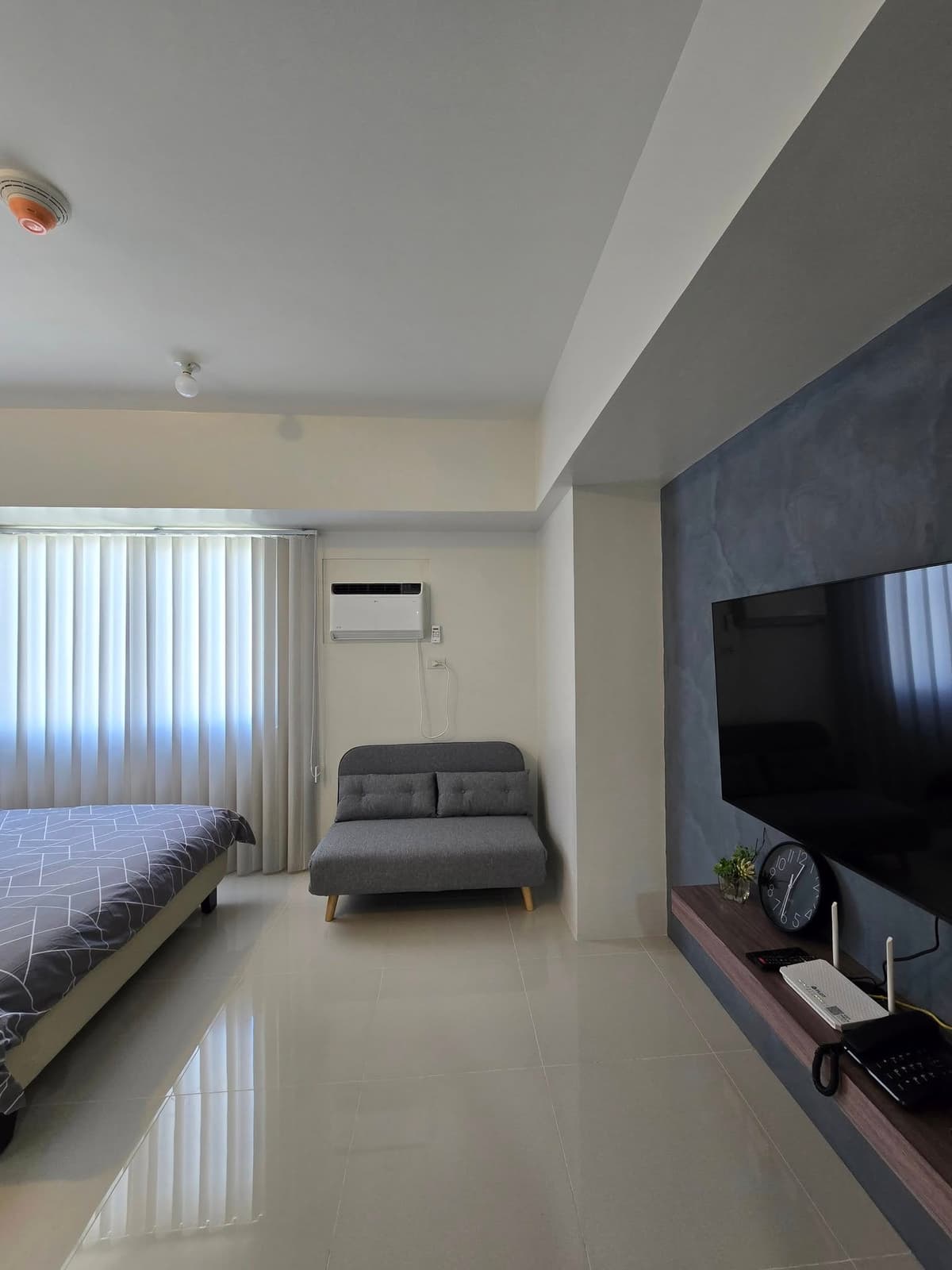 Brand New and Fully-Furnished Studio for Rent - photo 2