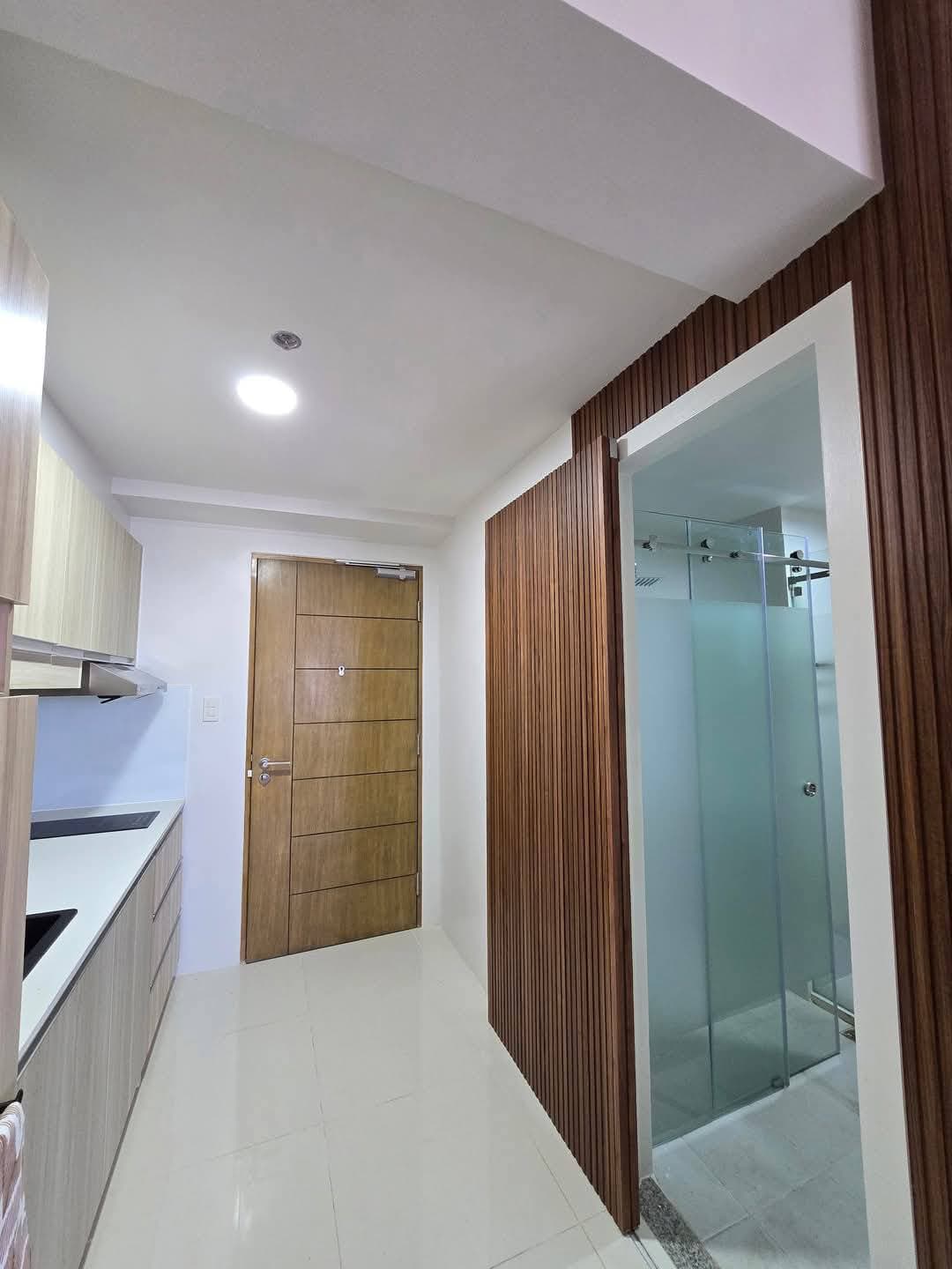 Brand New and Fully-Furnished Studio Unit for Rent - photo 4