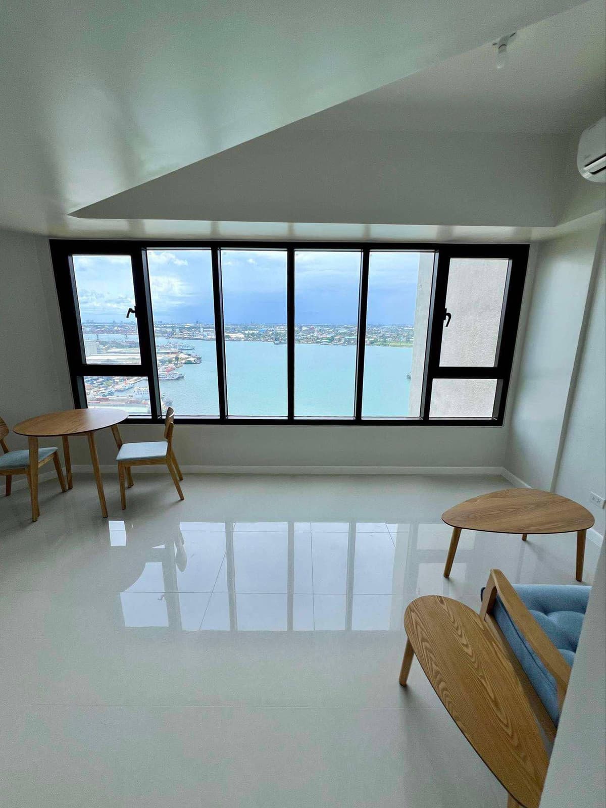 For Rent: Brand New 1 Bedroom Mandani Bay Suites Tower 2 - photo 1