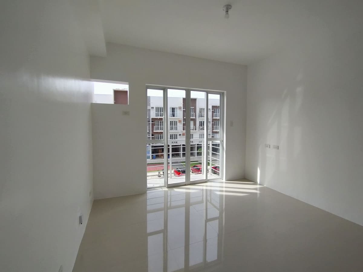 RENT TO OWN Studio Unit Condo in Modena Town Square, Minglanilla - photo 3