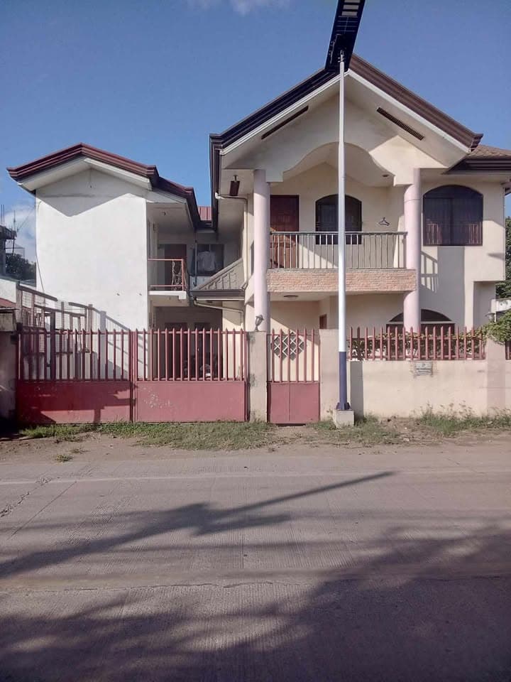 FOR SALE: House and Lot with Apartment - photo 1