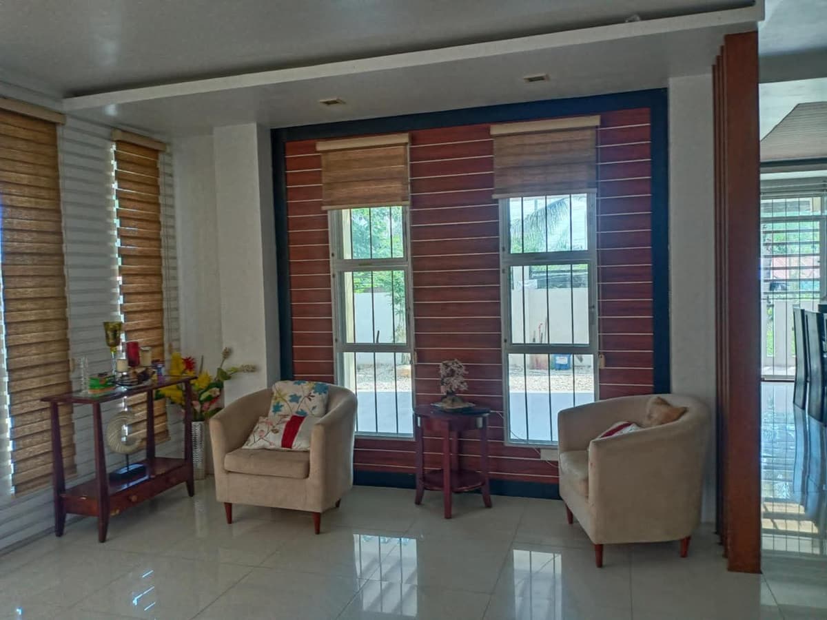 Spacious 5Bedrooms House for Sale in Fairview Village Talisay - photo 4