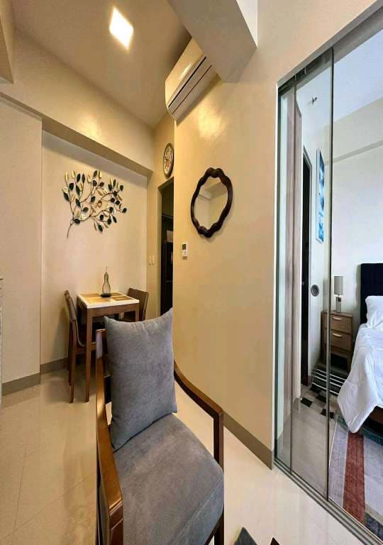 For Assume: One Executive Unit at One Manchester Place, Mactan Newtown, Lapu -lapu City - photo 2