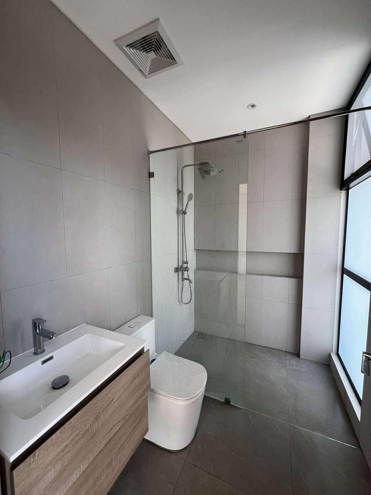 2 STOREY HOUSE AND LOT IN METROPOLIS SUBDIVISION - photo 4