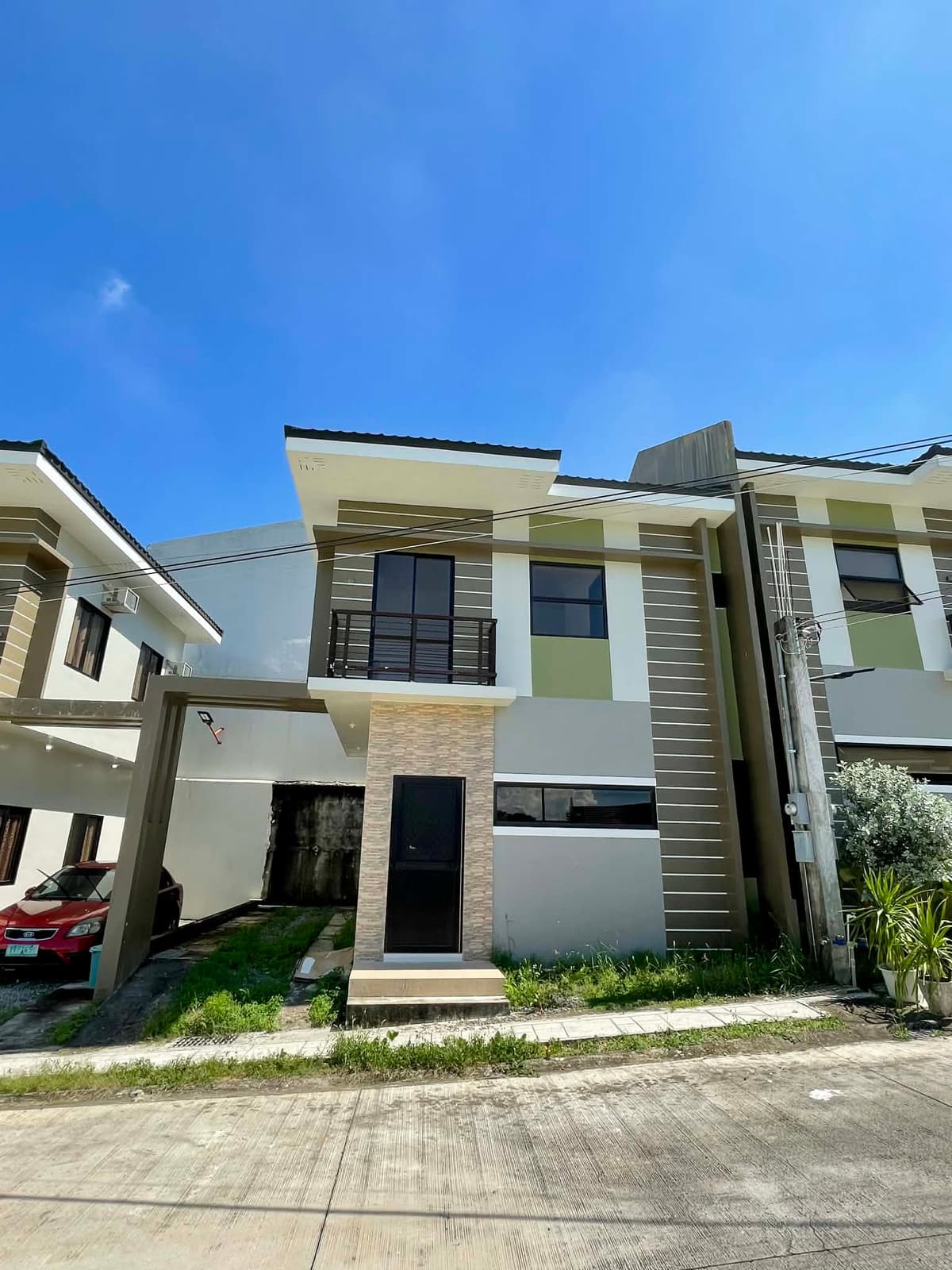 Elegant Spacious House and Lot for Sale in Minglanilla Highlands Phase 1 - photo 1