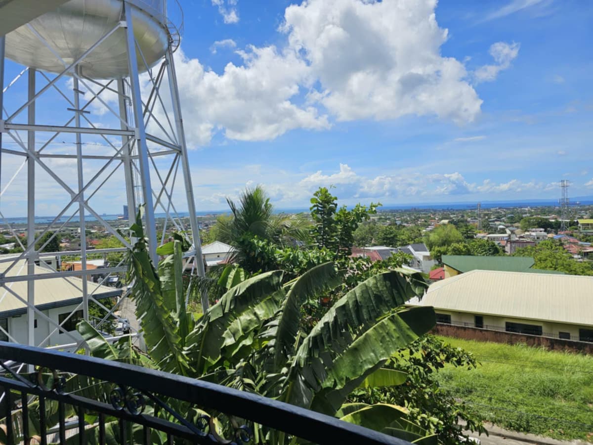 Overlooking Spacious 6BR House & Lot at Newtown Estate Pardo, Cebu City - photo 2