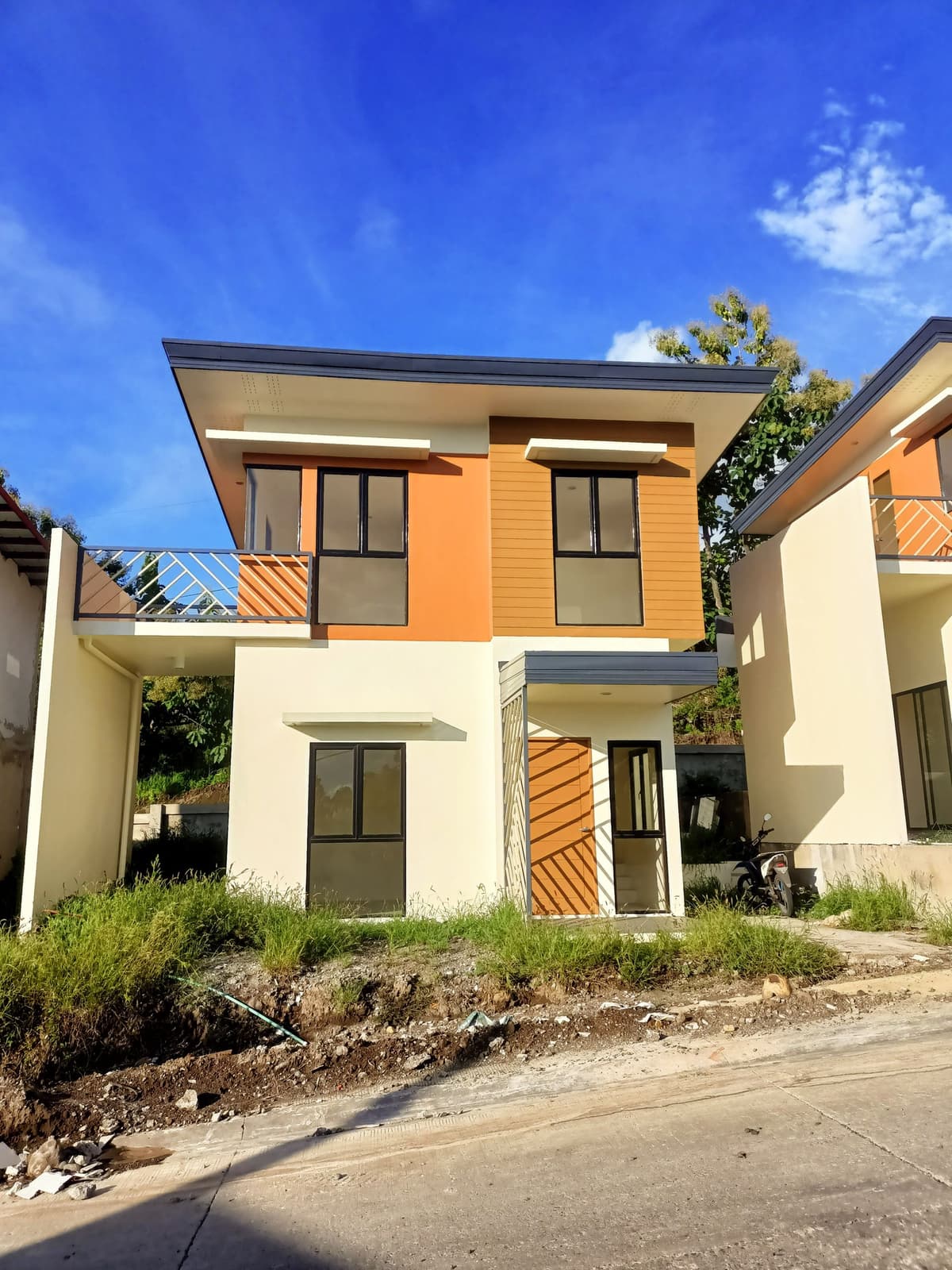 FOR ASSUME: 2 STOREY HOUSE & LOT, FACING MACAJALAR BAY - photo 1