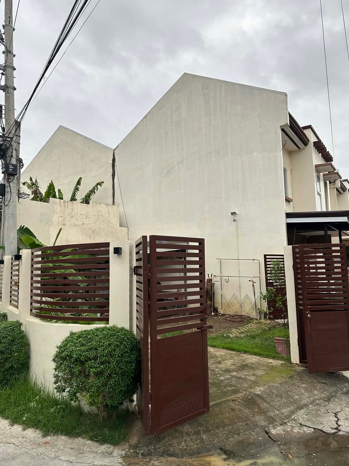 Corner Unit House and Lot FOR SALE at Bayswater, Talisay  - photo 2