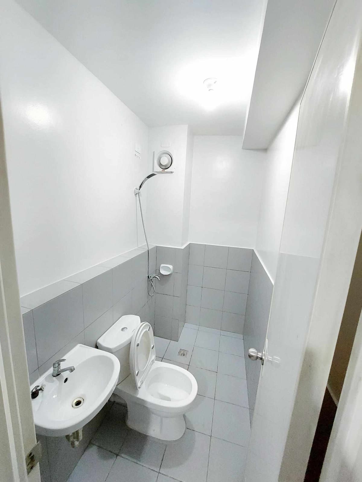 For Rent 2 bedroom in Urban Deca Homes - photo 4