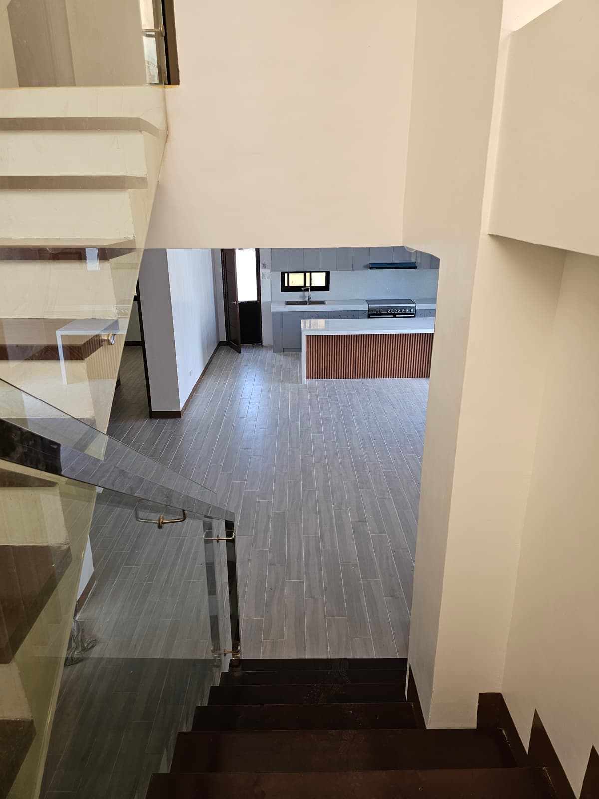 4 Bedrooms with Balcony and Pool - photo 7