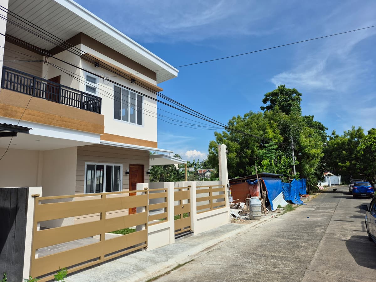 BRANDNEW 2-STOREY UPTOWN CDO HOUSE - photo 1