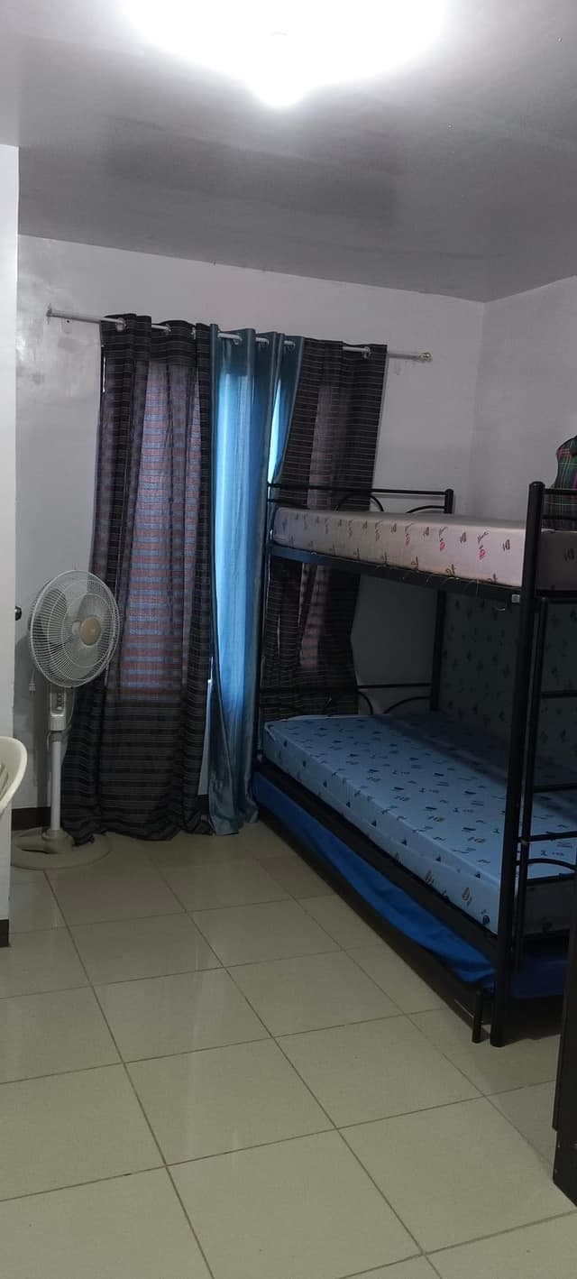 SEMI FURNISHED STUDIO UNIT WITH BALCONY FOR RENT- SALE - photo 1