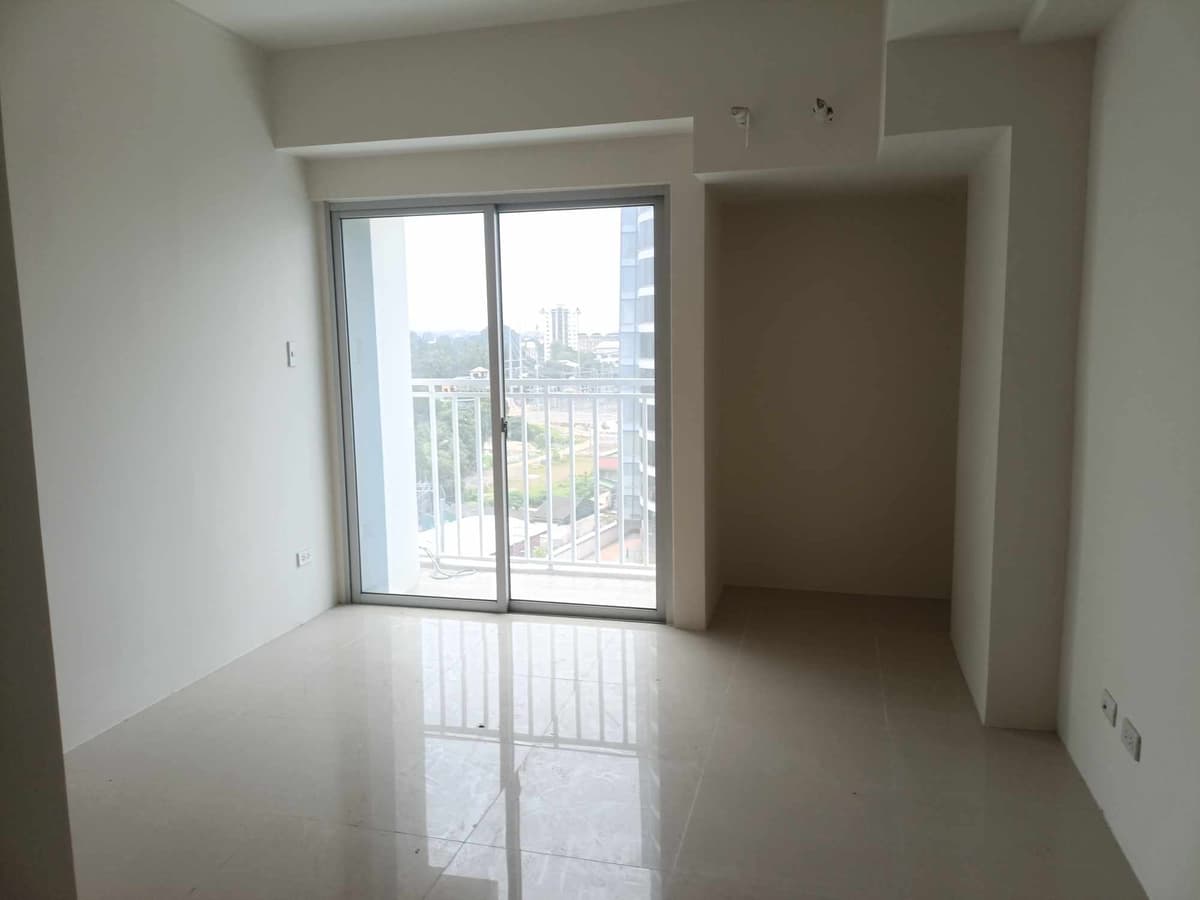 FOR SALE: Residential Condo Unit beside the renowned Abreeza Ayala Malls - photo 7