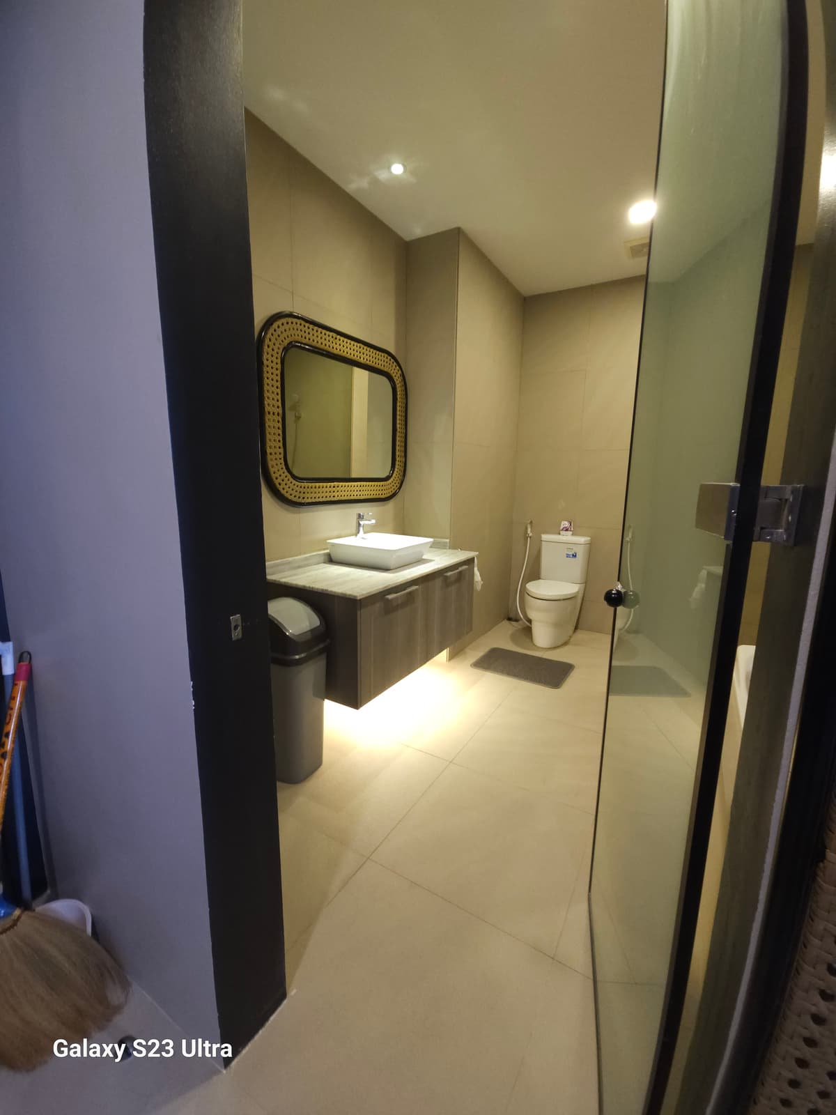 STUDIO UNIT FOR SALE FULLY FURNISHED IN THE REEF RESIDENCES - photo 2