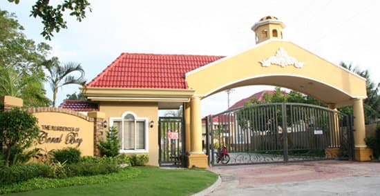 For Sale Two Storey Single Detached 3BR House & Lot with Balcony & Sea View @ Coral Bay, Minglanilla - photo 1