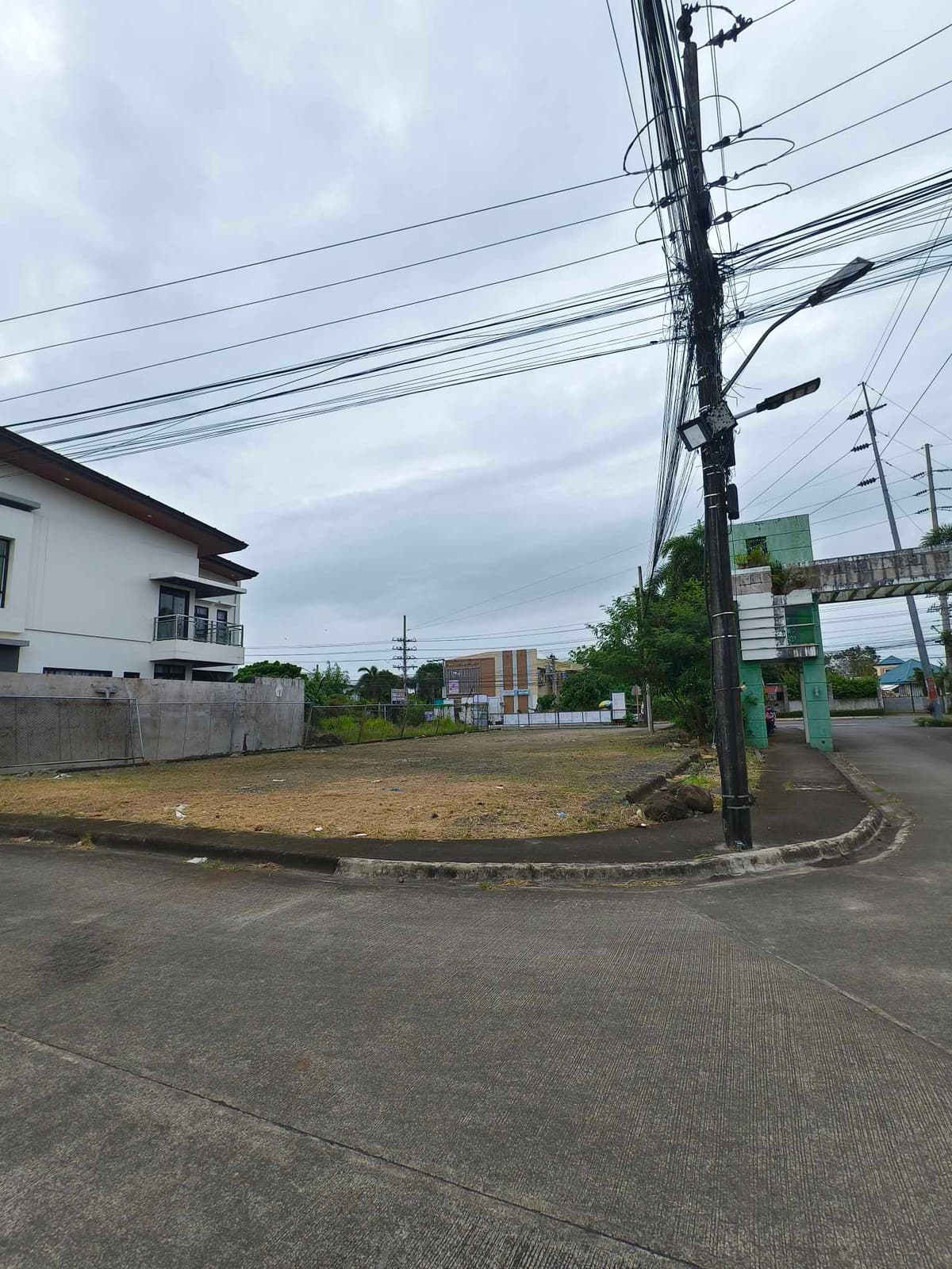 CORNER LOT: PARKVIEW EXECUTIVE HOMES - photo 2