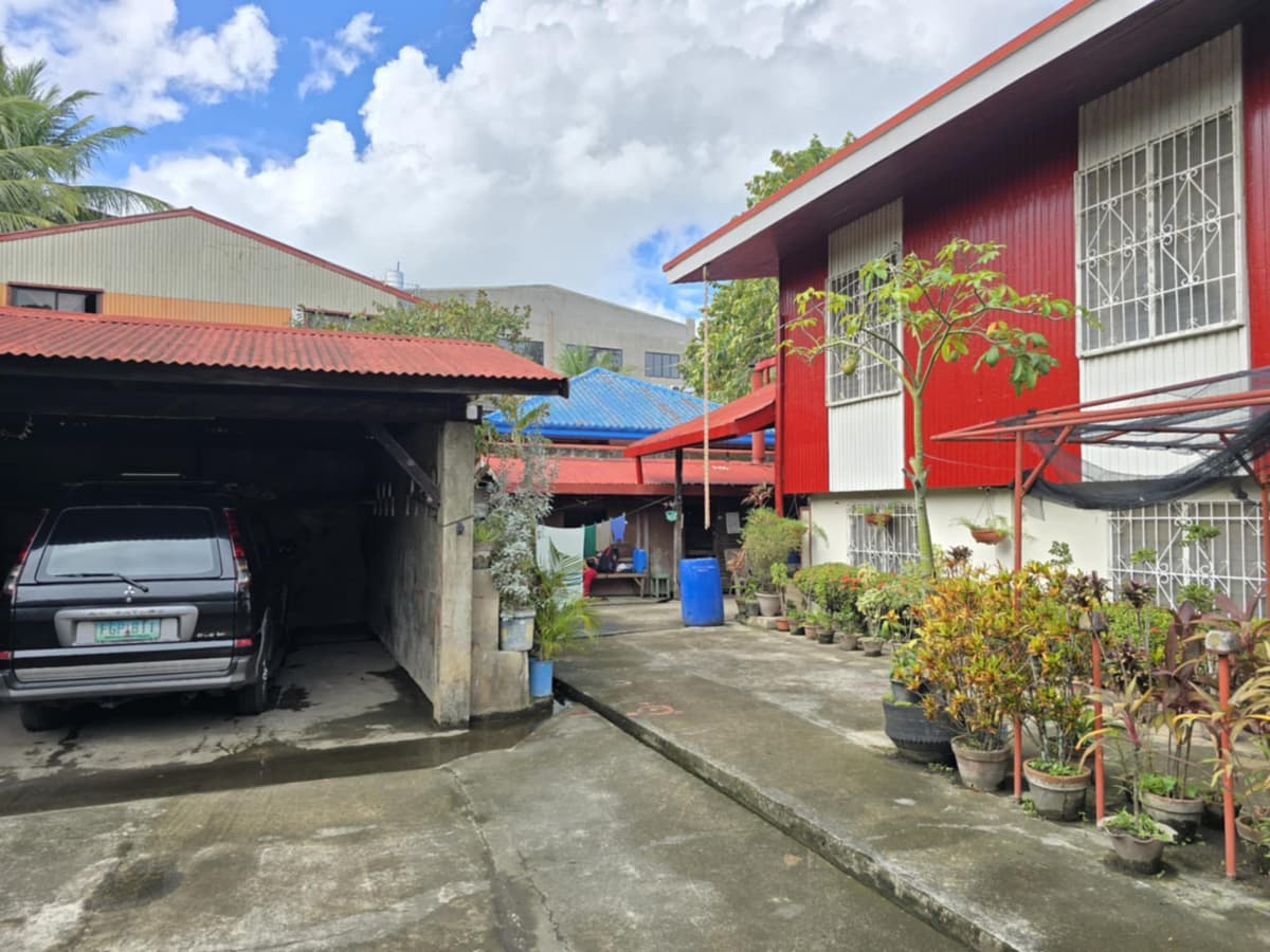 2 STOREY HOUSE AND LOT FOR SALE at CADIZ CITY!! - photo 5