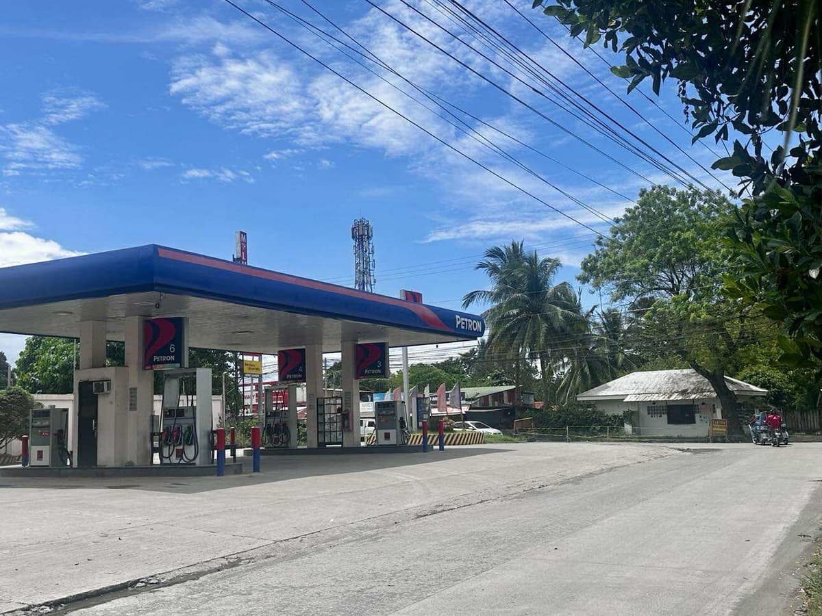 Commercial Property w/ existing Gas Station Business & Commercial Building - photo 3