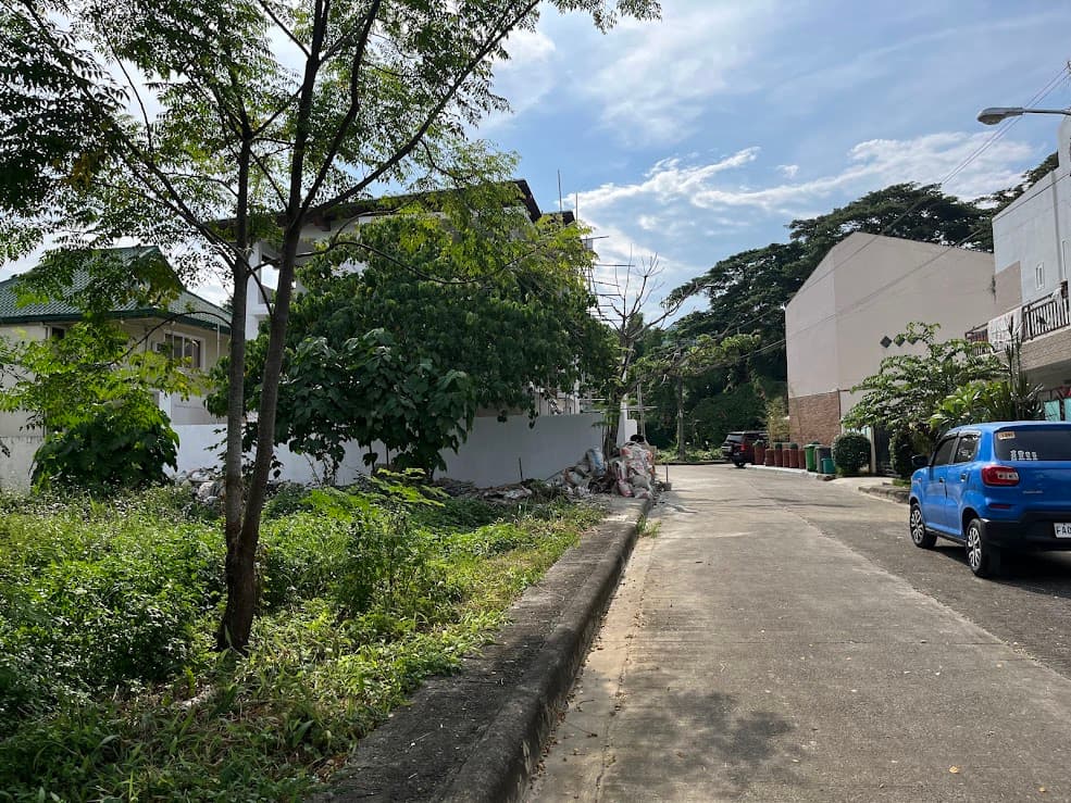 Lot for sale inside Subdivision in Pulang Bato Cebu City Near Entrance Gate - photo 1