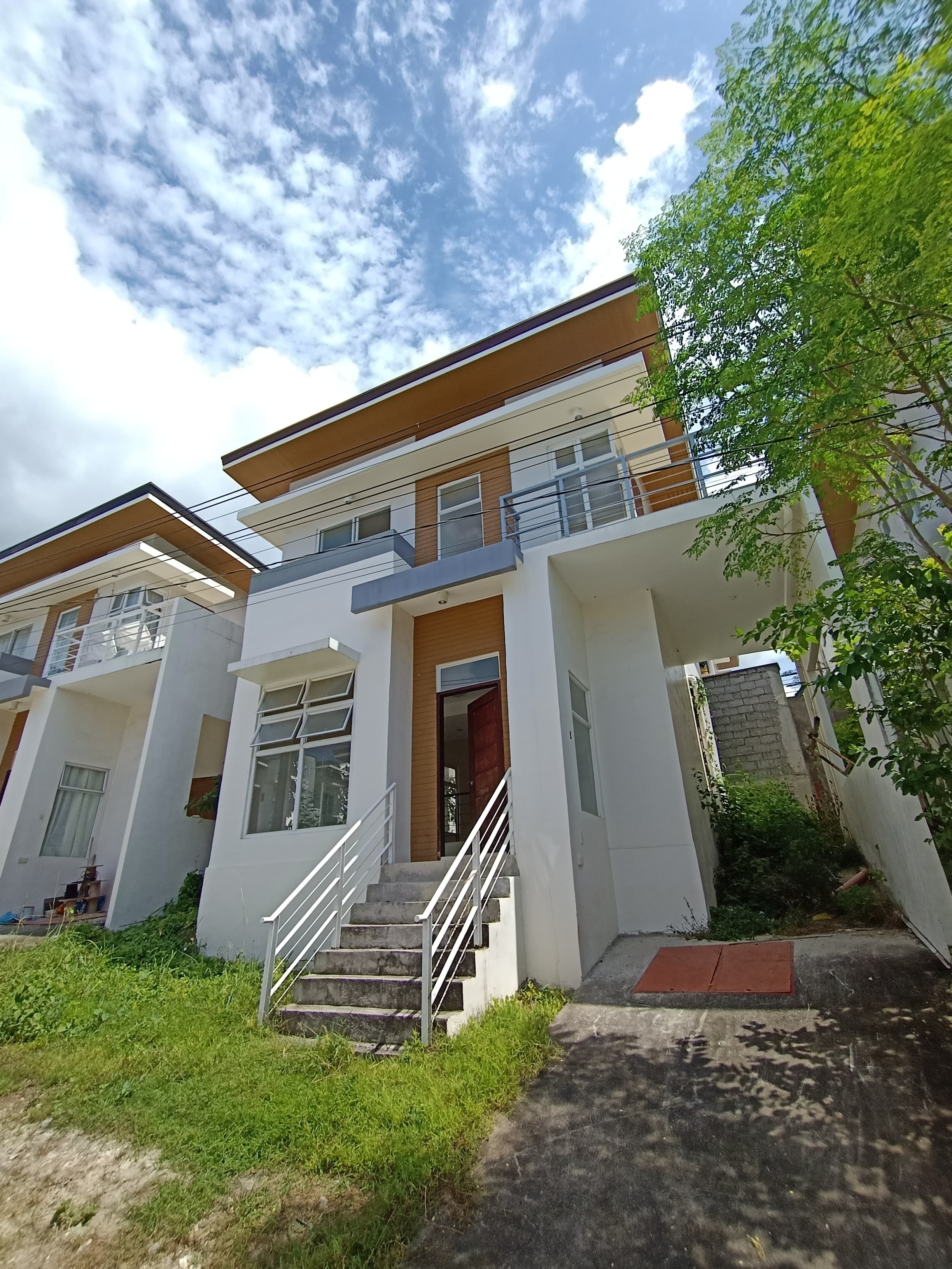 RENT TO OWN Elegant 2-Storey House and Lot in Velmiro Heights, Minglanilla, Cebu! - photo 1
