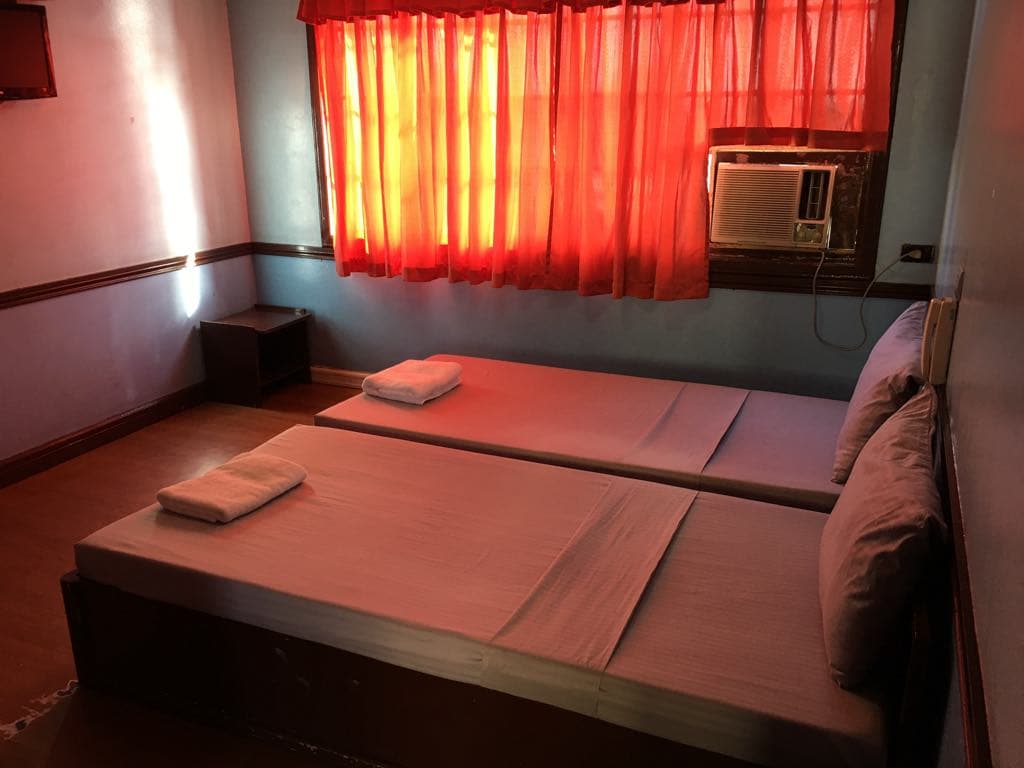 Beautiful 20 room commercial property! - photo 2