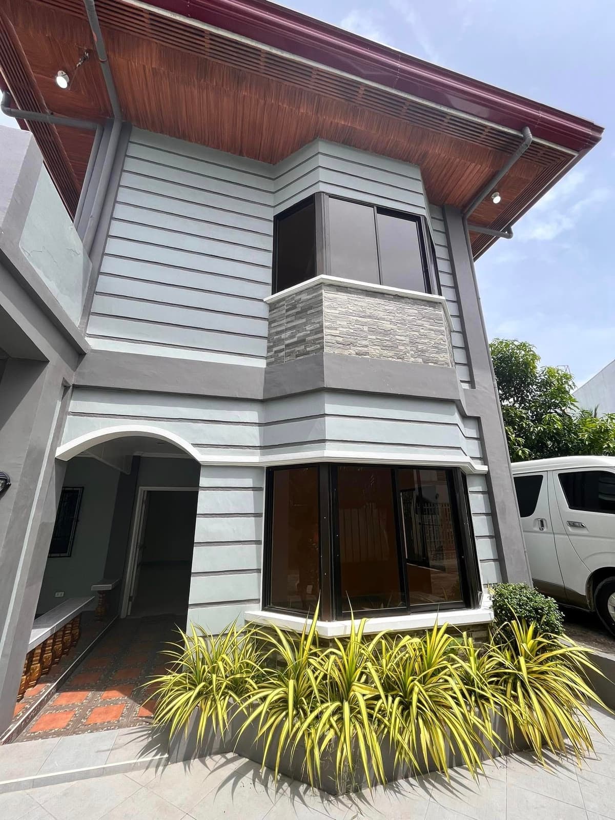 6 BEDROOM HOUSE AND LOT IN MANDAUE CITY, CEBU - photo 2
